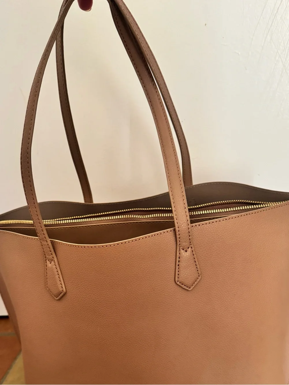QUINCE ITALIAN LEATHER TRIPLE COMPARTMENT SHOPPER TOTE.used once